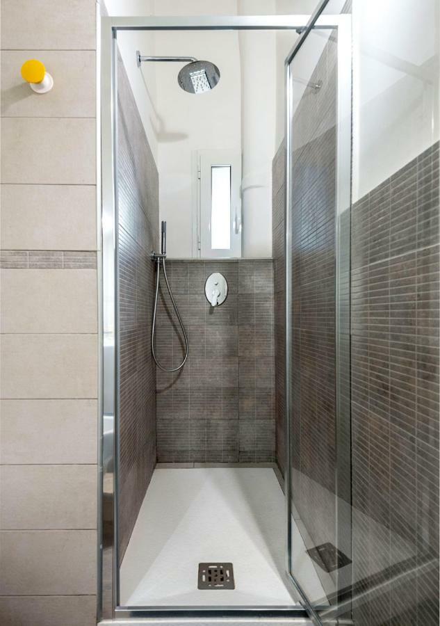 Industrial House Rom